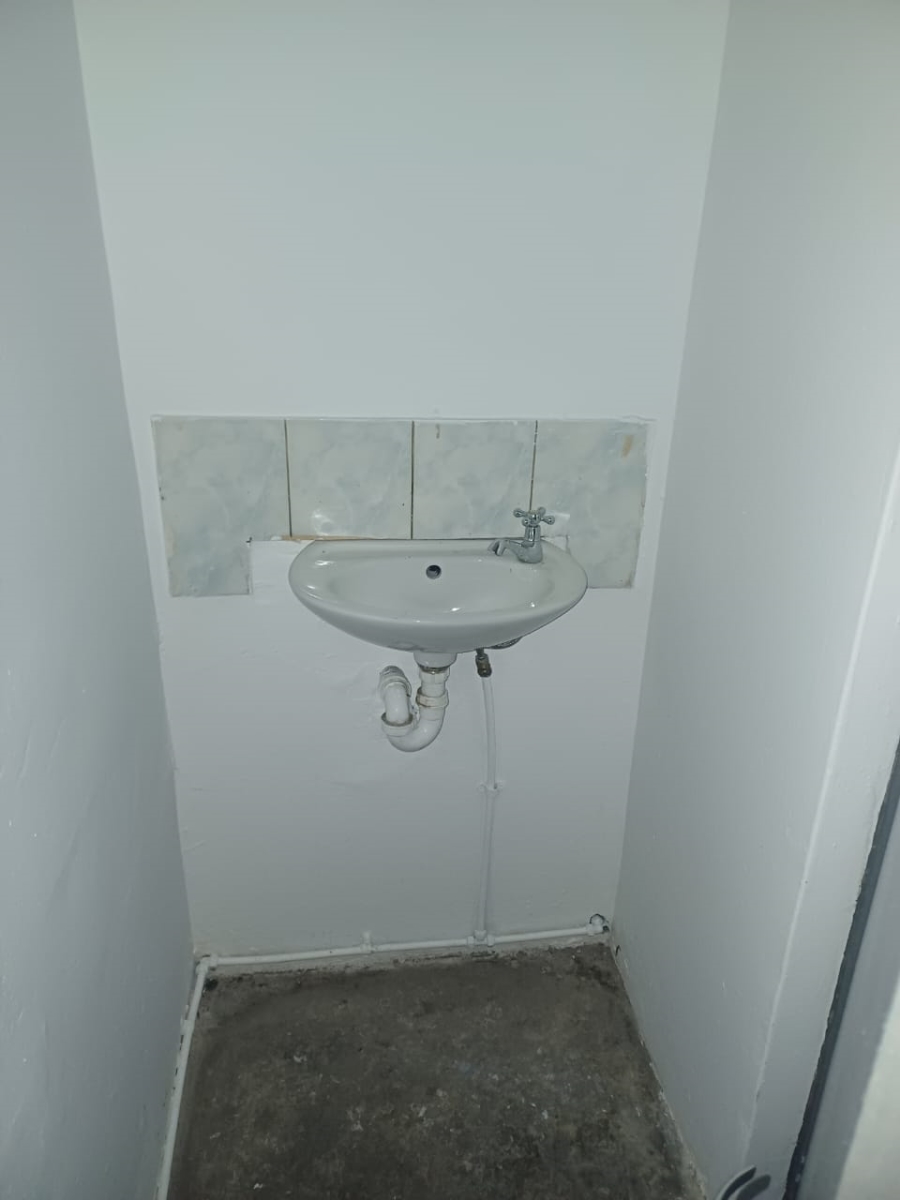 To Let Commercial Property for Rent in Okavango Park Western Cape